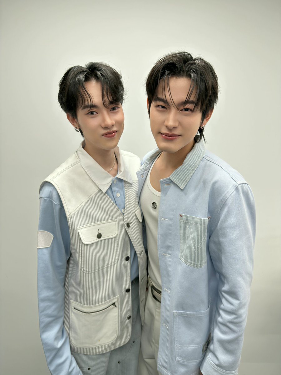 napgg_'s tweet photo. อ้ย วันนี้สีฟ้าขาวเหมือนกันเลยเบ๋อ อยากเห็นคอปฟ่า ริวแพทมีงานด้วยกันอ่า🥺 https://t.co/yhAdXOTWBy