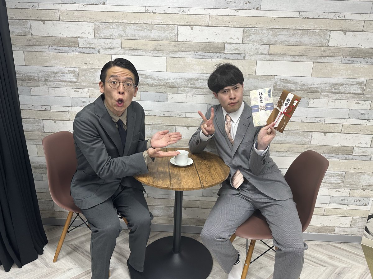 GcolleLIVE's tweet photo. ＼第37回漫才バトルLIVE in Gコレ／
ありがとうございました✨

漫才バトルの結果は…🔥

🥇 アリオス
🥈 GHOST
🥉 ビックシカゴ

でした👑

大喜利企画も大盛り上がりでした‼️

⭐️大喜利賞　福澤 圭祐(ビックシカゴ)

次回もよろしくお願い致します👍

#Gコレ漫才 https://t.co/m7x4eFmkut