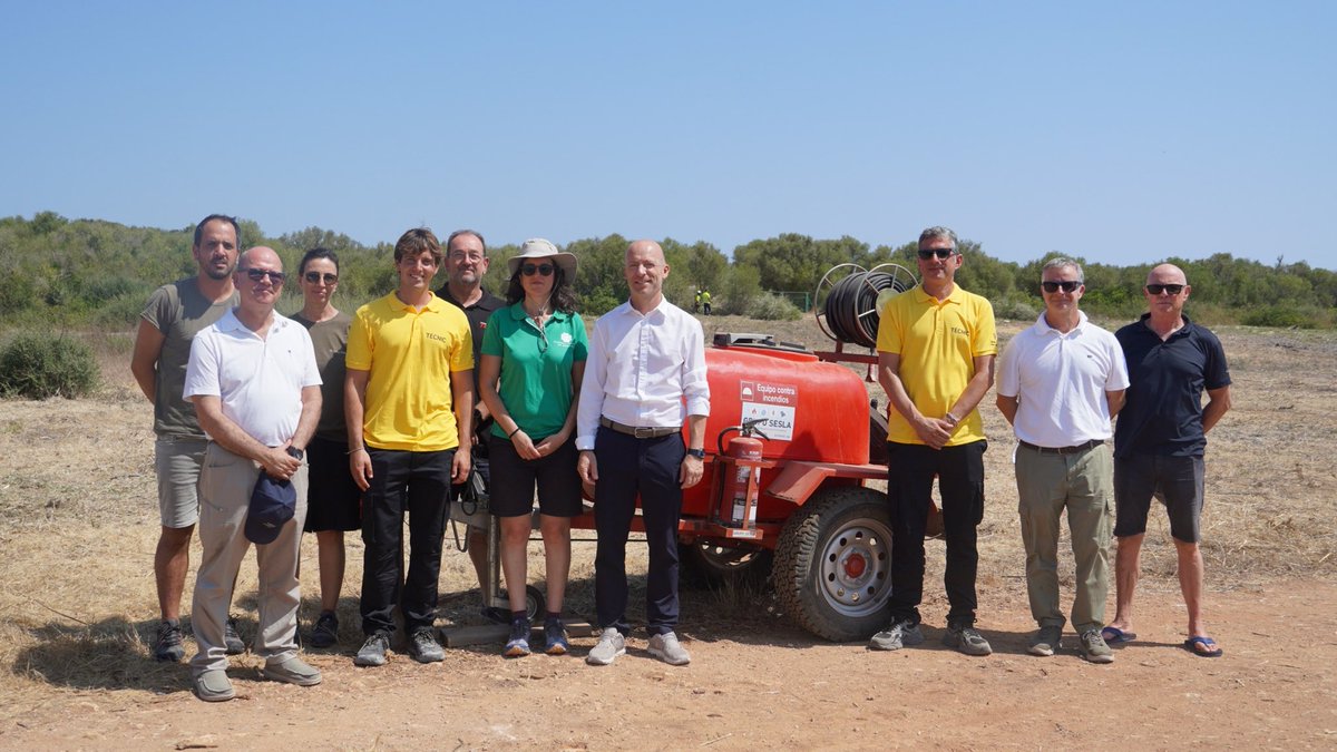 ConsellMenorca's tweet photo. El Consell Insular inicia les actuacions de prevenció d'incendis forestals a Menorca amb una inversió de 2,9 milions d'euros

Les feines comencen a l'Aeròdrom i formen part dels Plans d'actuació d'àmbit local d'emergències per incendis forestals

Notícia: https://t.co/5br0pw55gv https://t.co/t7pr0XNbhr