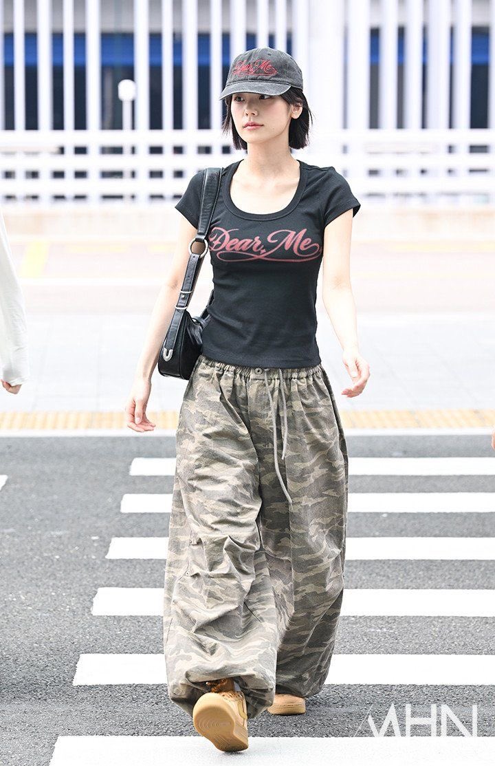 icebluerabbits's tweet photo. how  pinterest  sees  me  ❤︎    
๑  𝓲dol   
๑  𝓪lbum    
๑  𝓹hotocard  
๑  𝓪irport outfit https://t.co/PqJ8gF1Pp9