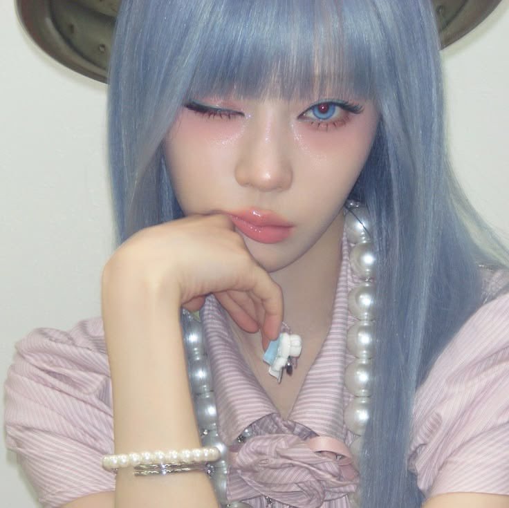 icebluerabbits's tweet photo. how  pinterest  sees  me  ❤︎    
๑  𝓲dol   
๑  𝓪lbum    
๑  𝓹hotocard  
๑  𝓪irport outfit https://t.co/PqJ8gF1Pp9