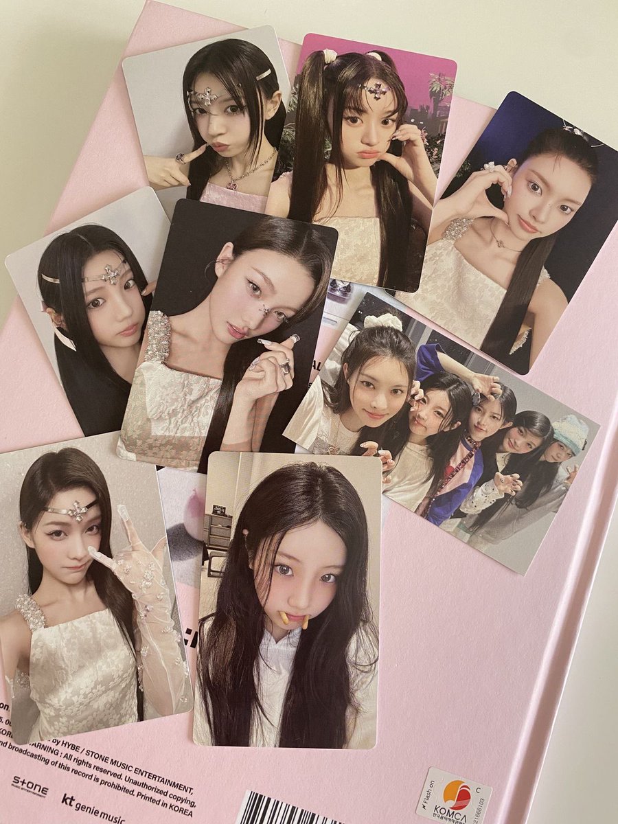 icebluerabbits's tweet photo. how  pinterest  sees  me  ❤︎    
๑  𝓲dol   
๑  𝓪lbum    
๑  𝓹hotocard  
๑  𝓪irport outfit https://t.co/PqJ8gF1Pp9
