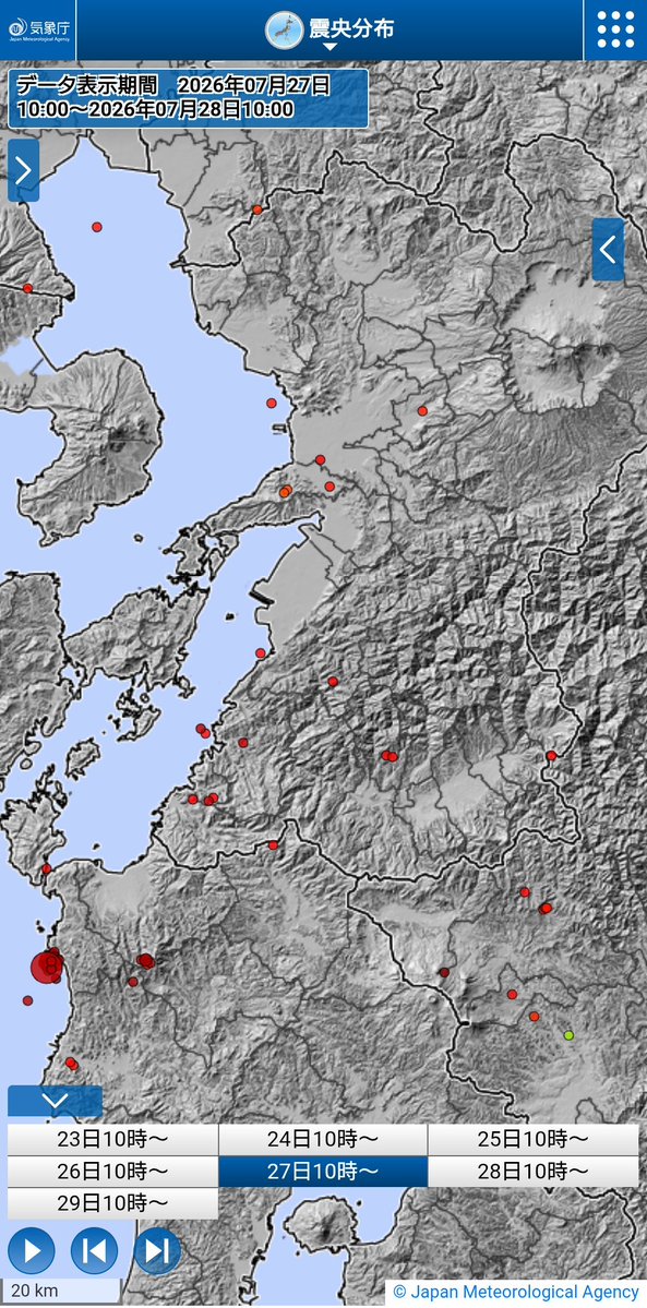 na_karasu's tweet photo. 令和８年熊本地震

発生前は、八代海の南で何やってんだ？地震があるくらい。

発生日は、震源の日奈久断層でバチバチ発生。

翌日は日奈久断層で伸び、隣接する布田川断層帯でもボチボチ発生。

八代海区間は、一直線で無く複数の方向違い断層帯だから発生しにくいのかな？

まだまだ警戒してけろ。 https://t.co/Ca17RmdJ2H