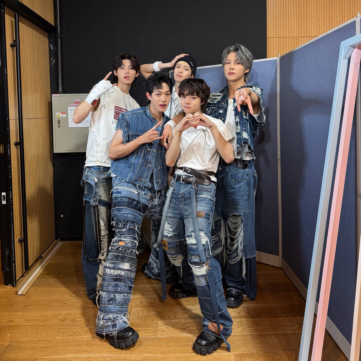 officialTheWind's tweet photo. [📸]

#260730

✔️ The Wind (더윈드) Mnet #엠카운트다운 🎬🩶

#더윈드 #THEWIND #The_Wind
#Second_Wind https://t.co/j1BiYJ2GYd