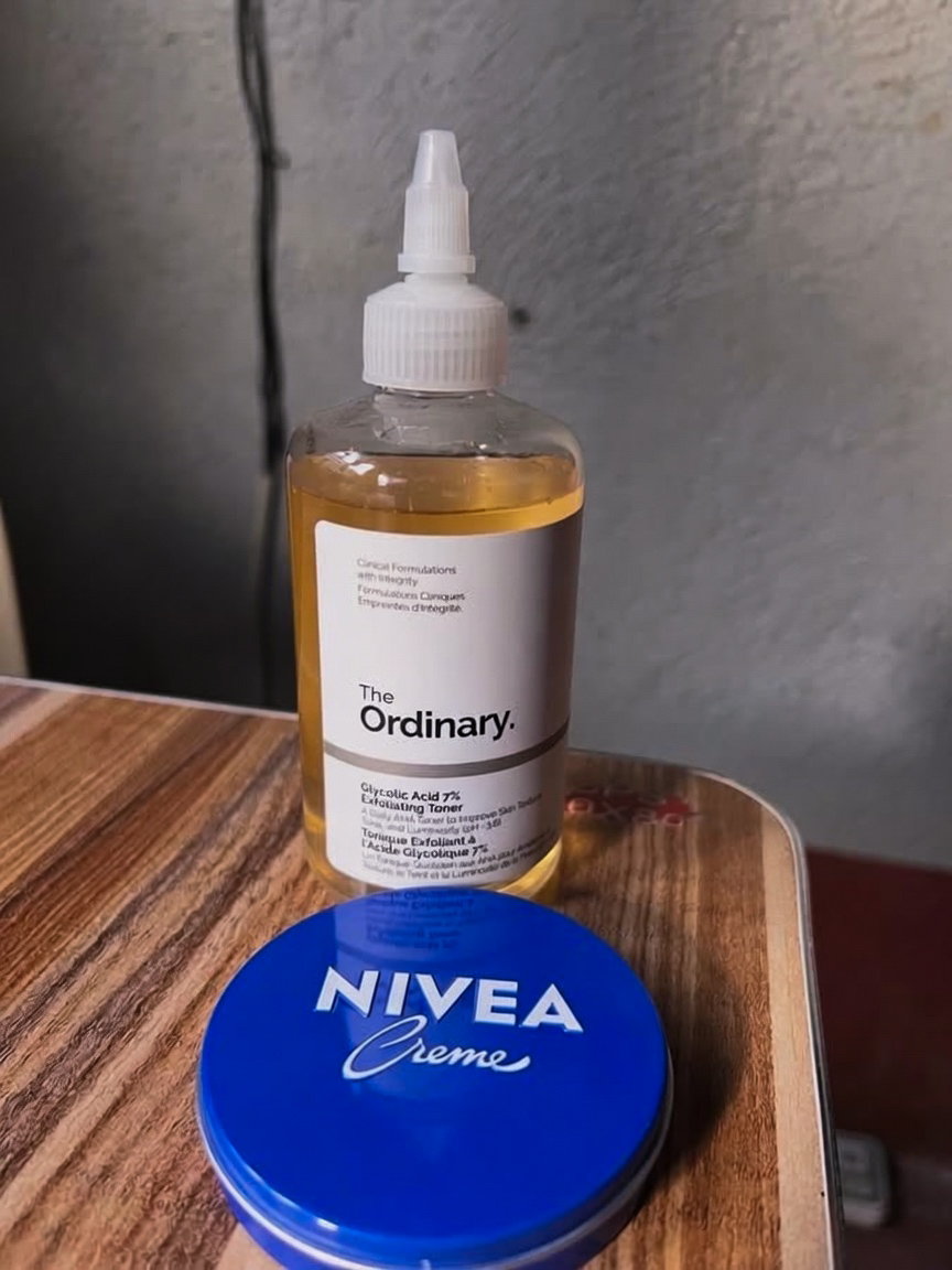 gabzklima's tweet photo. tô usando esse combo pra clarear meu sovaco e juro por deus eu tô em choque 😭 usei 3 vezes (nem foi em dias seguidos pra não sensibilizar a pele) e já consigo ver diferença. como ninguém fala mais disso?? https://t.co/JSo2515v4k