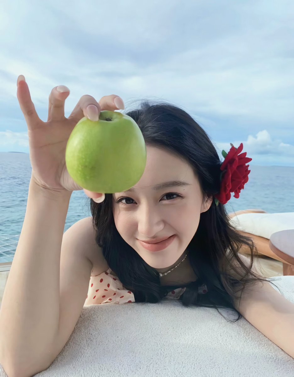 shangeecn's tweet photo. h hai @Sommaries mau kenalan dong? 👀
aku bawa hadiah apel hijauuu https://t.co/g2Y3Ivckt1