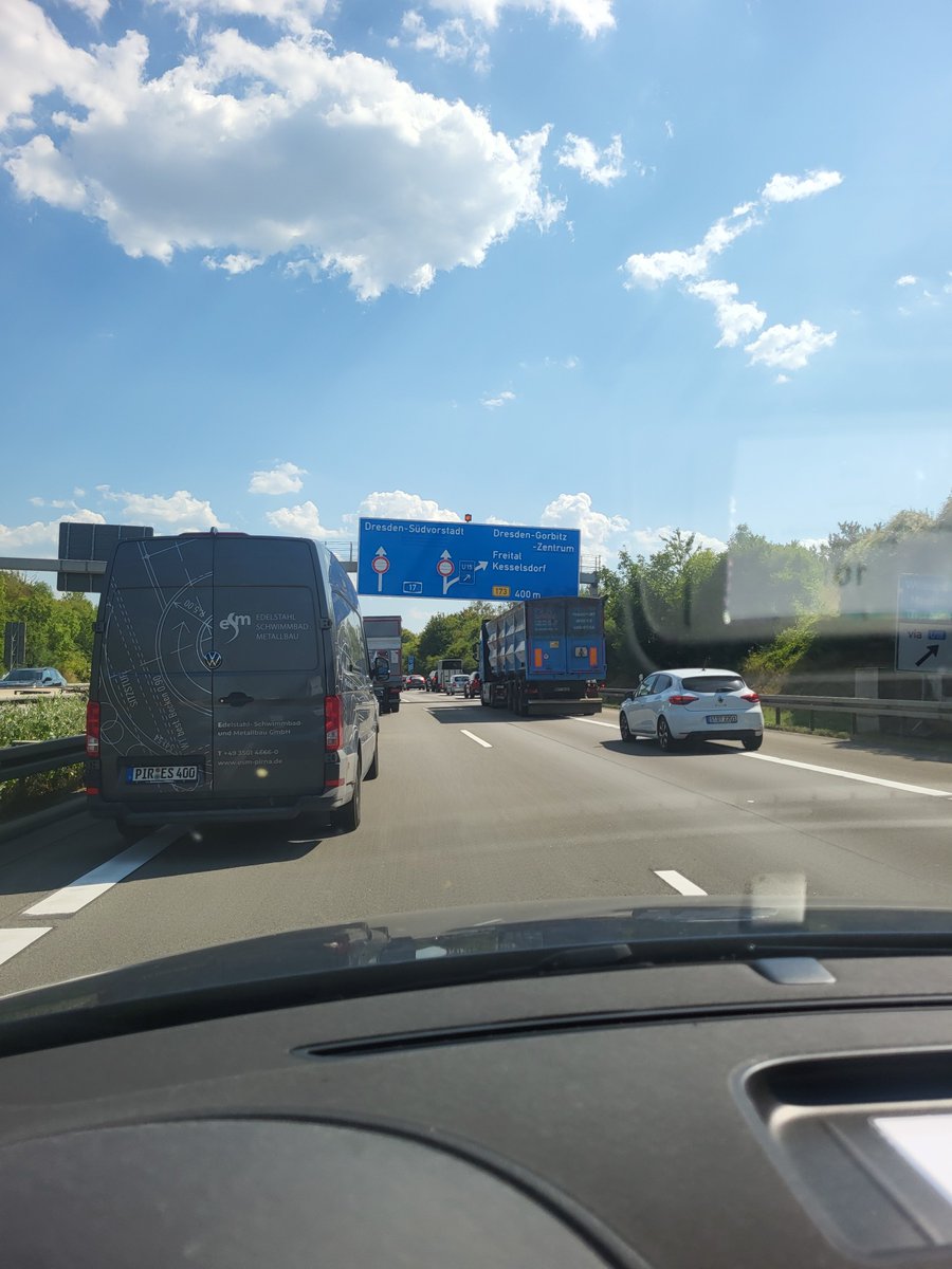 Kallentin0's tweet photo. @pk_soe A17 voll gesperrt https://t.co/F4QdsfpHmx