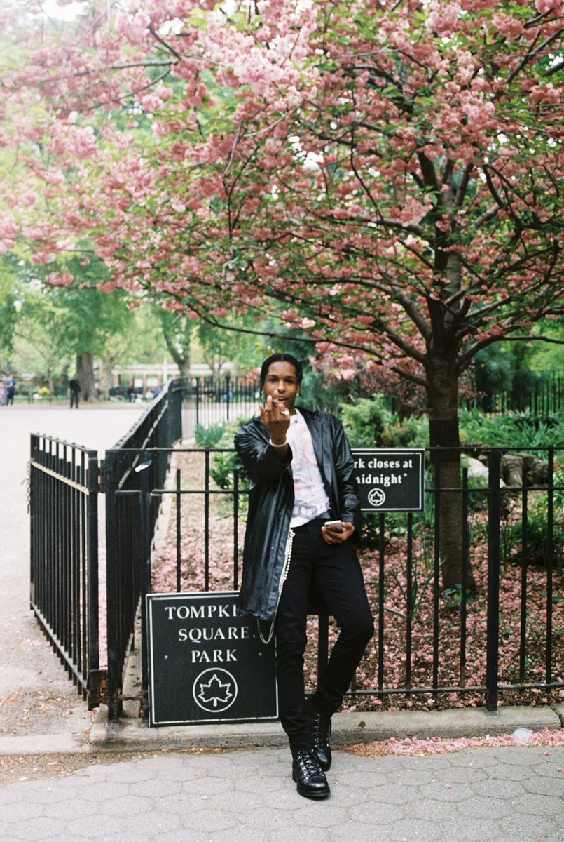 mrsawge11's tweet photo. A$AP Rocky 2019 throwback 🌸⚠️ #asaprocky

[📸: @FuckAtNames] https://t.co/GLpzwXrfd9