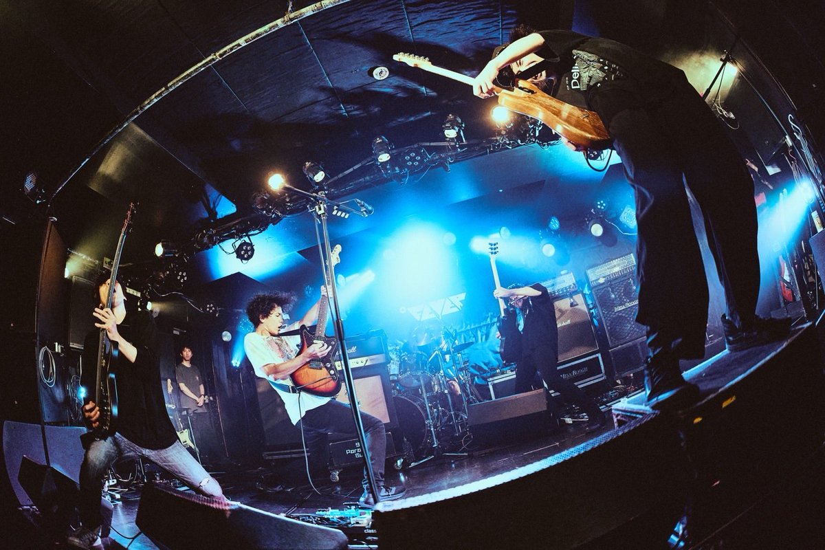 9mm_official's tweet photo. 【 ライブ終了！】
鈴木実貴子ズ自主企画イベント『心臓の騒音』出演終了！！

ご覧いただいたみなさま、ありがとうございました！

次回は8/1(土) @ Flowers Loft でお会いしましょう！

サポートギター
武田将幸(HERE)

サポートドラム
渡部宏生(heaven in her arms / SZKN)

Photo by 河島遼太郎 https://t.co/eB8nAXlx4C