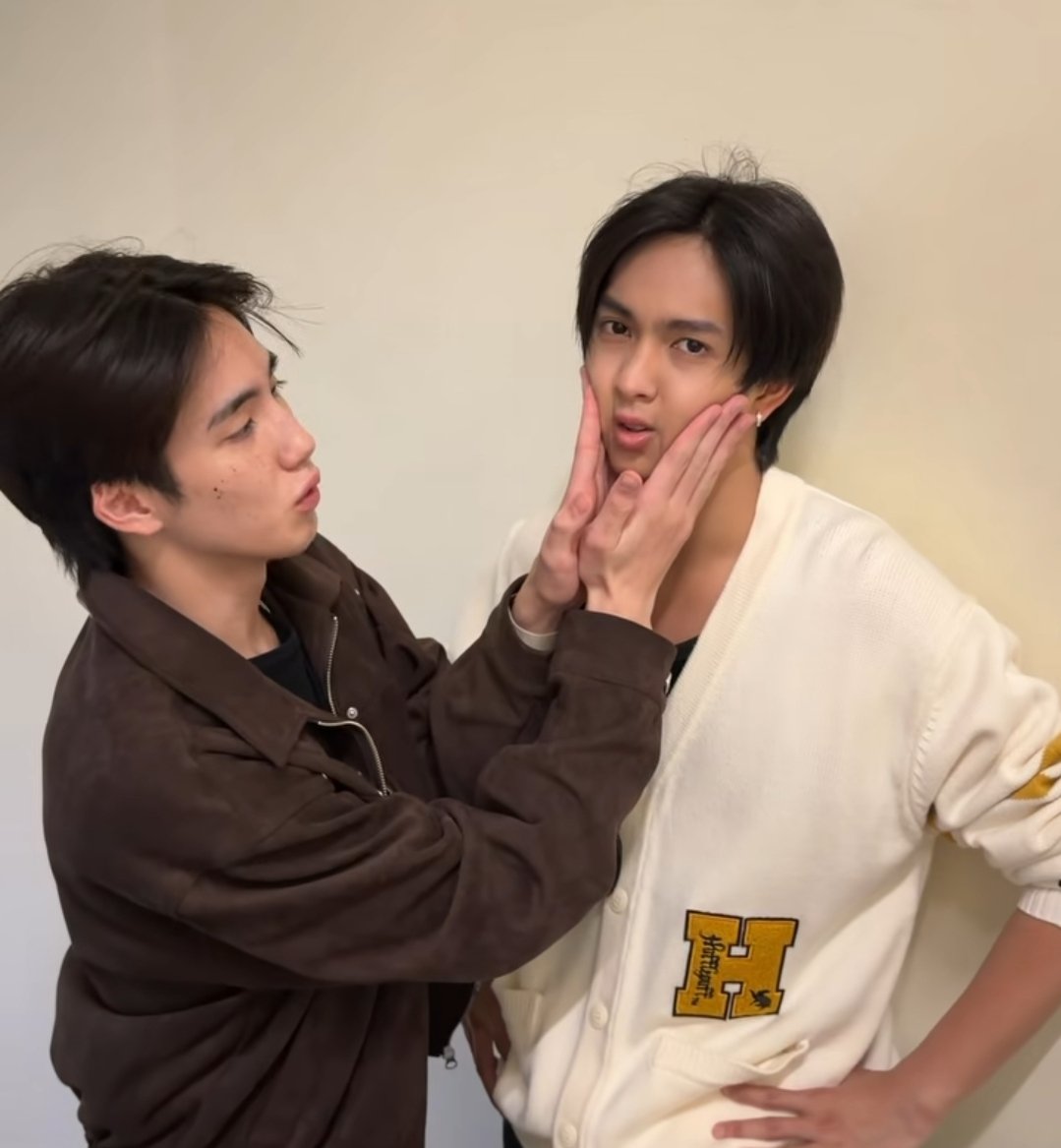 naekoxnxw's tweet photo. อันนี้เก่าแล้วหรอวะ 😓 https://t.co/akvWLQLsxv