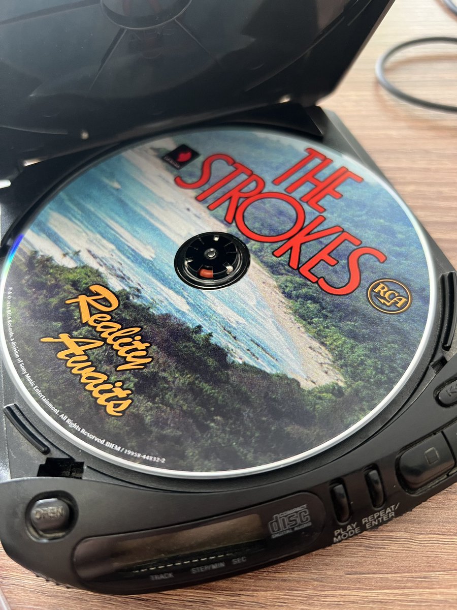 BigFreakavoidz's tweet photo. Listening to the best album ever https://t.co/D3hYJFCgwa