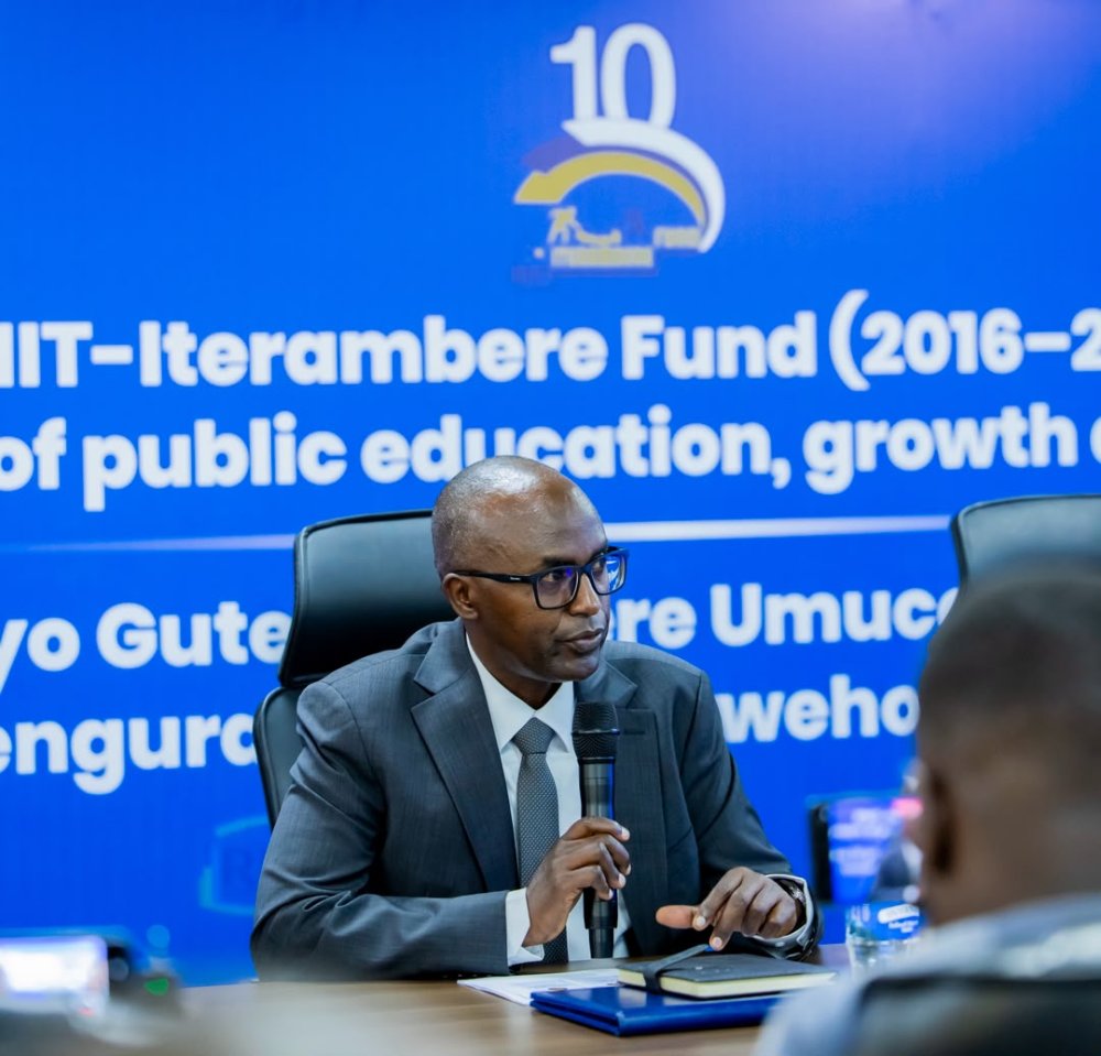 IGIHE's tweet photo. Kuva Ikigega RNIT Iterambere Fund cyatangira, kimaze gukusanya agera kuri miliyari 150 Frw mu myaka 10 ishize, mu gihe ubwizigame bw’abanyamigabane bacyo bugeze kuri miliyari 88 Frw.
@rnit_Rwanda 

Inkuru irambuye ⤵️ 
https://t.co/1JutYReR1V
✍🏼 @Umutesicln https://t.co/yUcphelTSc