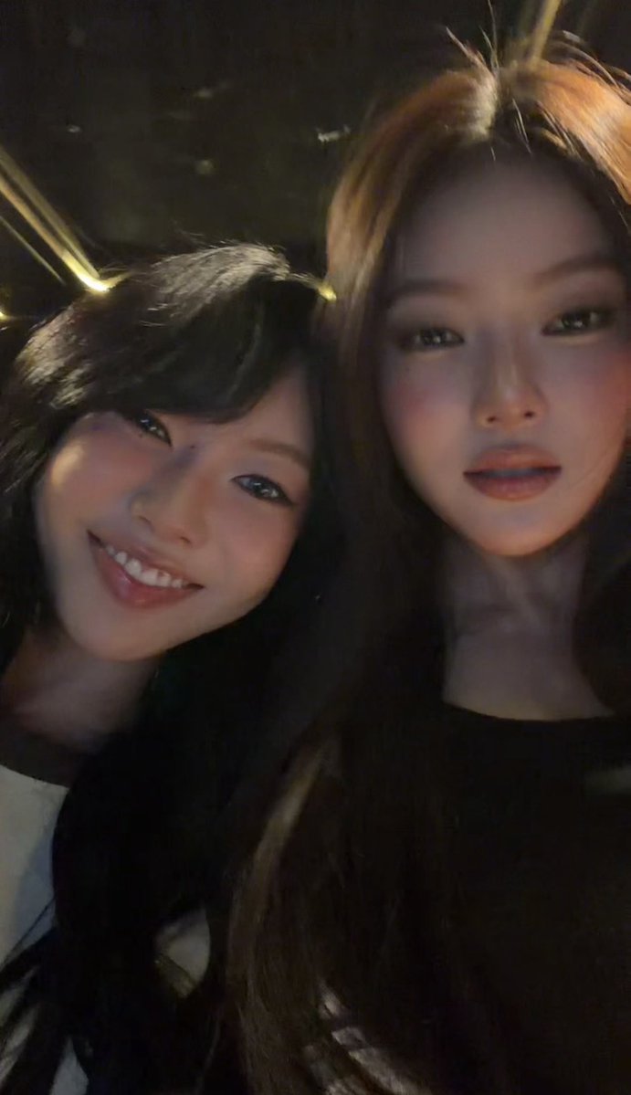 heyiammuay's tweet photo. “ผมอะเป็นคนแรก แต่ทำไมเธอให้เป็นที่สอง” มีแต่คนบอกพิมมาเบลเหมือนแฝด แต่ผมว่าเหมือนแฟนมากกว่านะครับ . . . 🫪✌🏻

# รีเทิร์น # แฟนเก่าคนโปรด # เรากลับมาคบกันเถอะ # หมาเด็ก # พี่คนสวย # เจ้าของเก่า https://t.co/lhb6d7LXIq