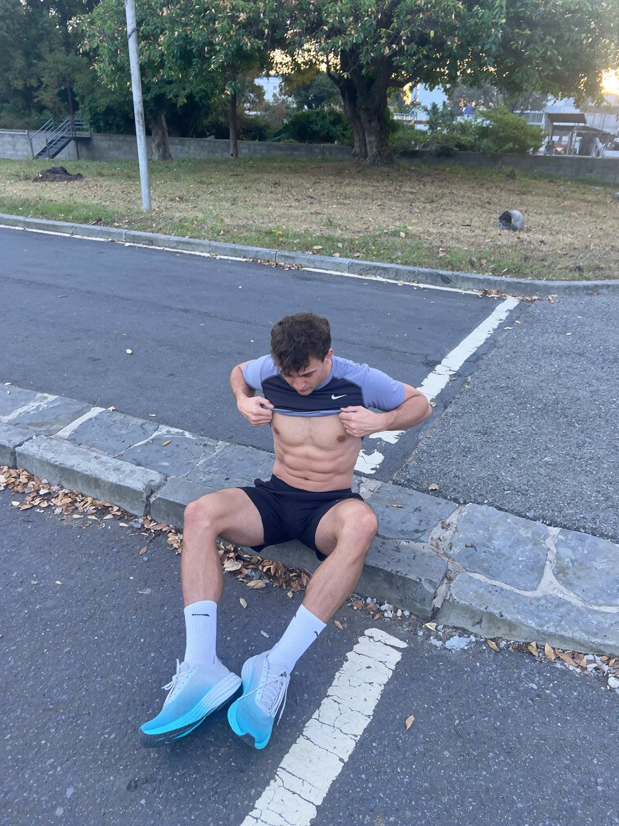 _Leolust's tweet photo. You’re not here for a run and we both know it.😆🏳️‍🌈 #mlm #lgbt #gay  #explore https://t.co/LA5F8BZ55l
