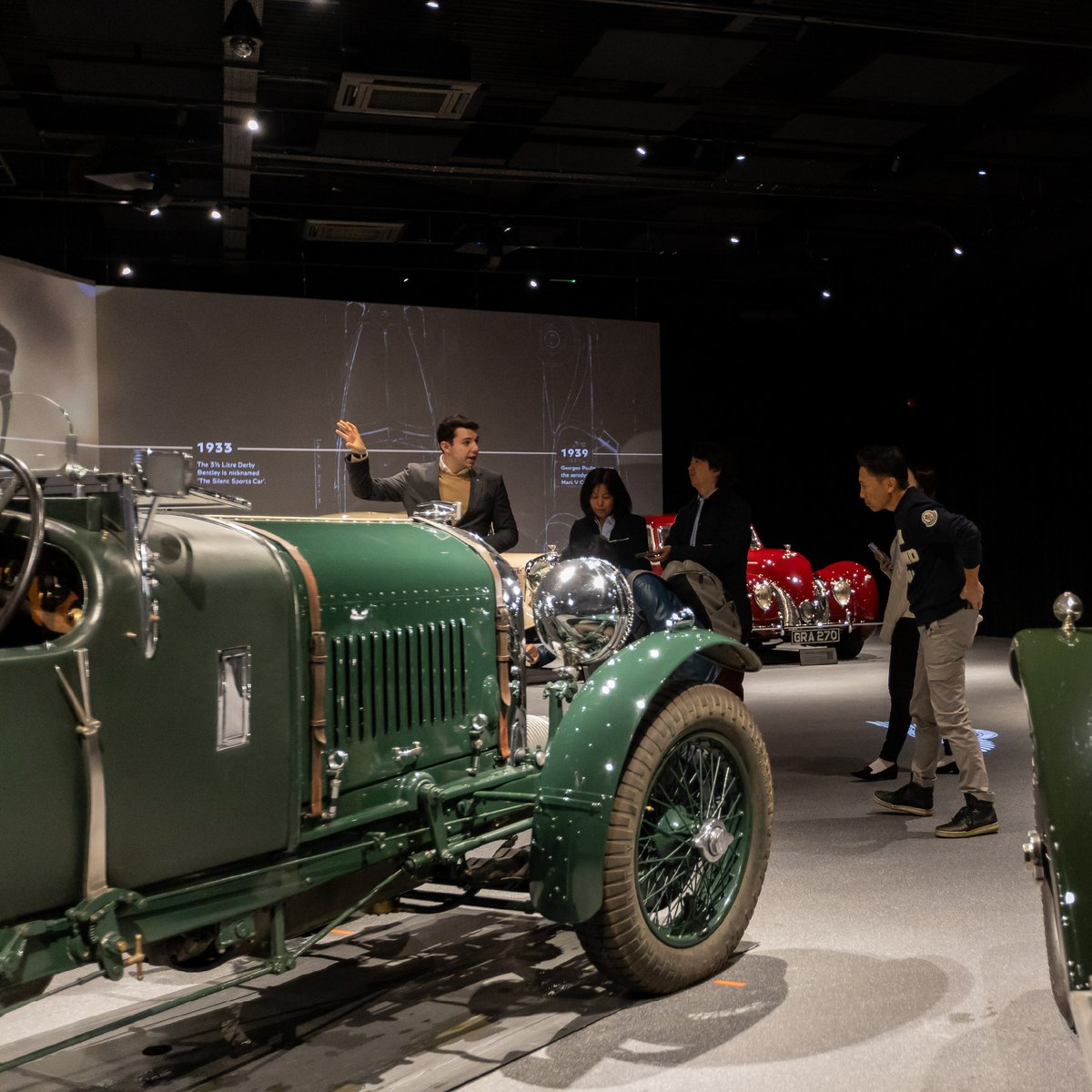 BentleySaudi's tweet photo. تجسّد هذه المجموعة تطورBentley  وتحتفي بال��رث الذي شكّل هويتها عبر الأجيال.​

From legendary racing icons to the handcrafted Bentleys of today, every model tells a story of innovation, craftsmanship and performance.​

#Bentley #Mulliner https://t.co/3FwvkxPX4L