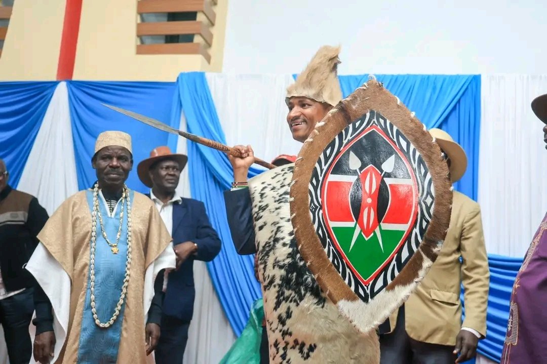wangucheKENYA's tweet photo. NEWS | 𝙈𝙗𝙪𝙣𝙜𝙚 𝙬𝙖 𝙀𝙢𝙗𝙖𝙠𝙖𝙨𝙞 𝙈𝙖𝙨𝙝𝙖𝙧𝙞𝙠𝙞, 𝘽𝙖𝙗𝙪 𝙊𝙬𝙞𝙣𝙤 𝙖𝙢𝙚𝙩𝙖𝙬𝙖𝙯𝙬𝙖 𝙠𝙪𝙬𝙖 𝙠𝙞𝙤𝙣𝙜𝙤𝙯𝙞 𝙬𝙖 𝙟𝙖𝙢𝙞𝙞 𝙮𝙖 𝙇𝙪𝙤. https://t.co/VREyV7Dc6v