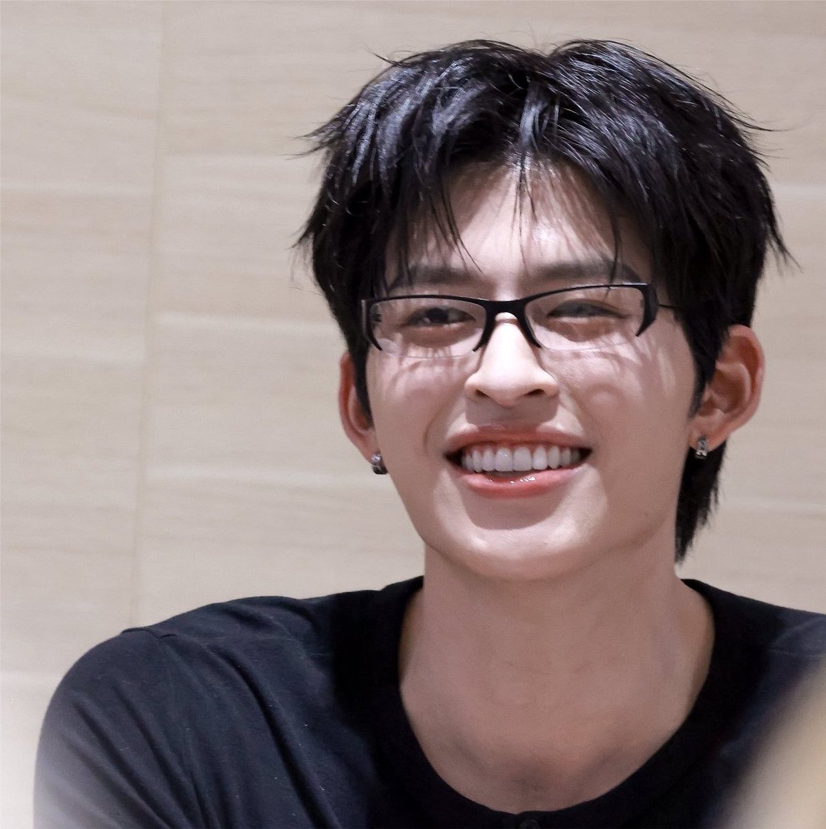 pondfvr's tweet photo. the face of the most handsome man alive https://t.co/oHVr2aOBJN