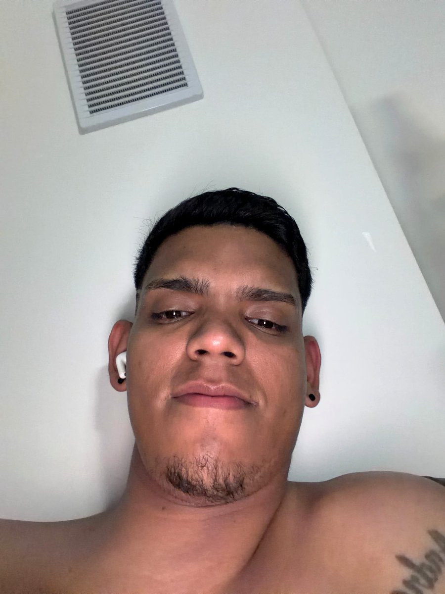 miguelarm__'s tweet photo. La cara / la verga 🍓 https://t.co/jKDNTBxZDp