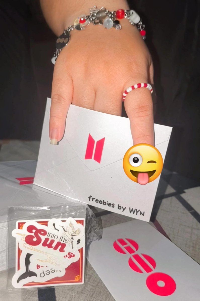 btsjecnj's tweet photo. saraan dong guysss baiknya untuk terima freebies Tunjangan Hari Bangtan desember nanti, sistemnya / syaratnya enaknya gimana yaaa? pokoknya aku gak akan bagiin random, aku pasti milih ke temen-temen army ku disini duluu. 
DAY 1, 2 dan 3 akan ada 50 amplop receh xixixi https://t.co/wuuYrEcffC