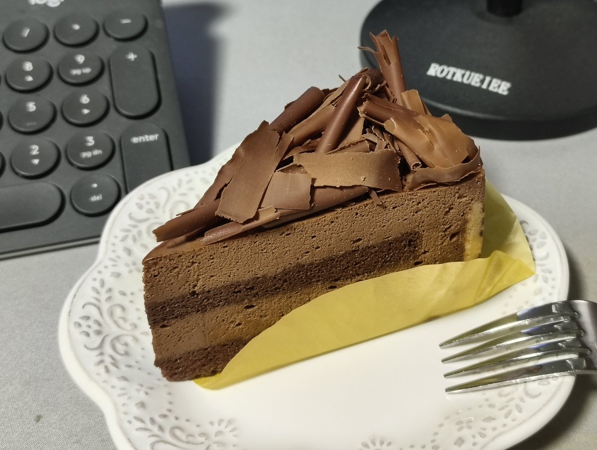 OliVillaSto's tweet photo. 旦那さんがケーキ買ってきてくれた https://t.co/kdMhPUhi1a