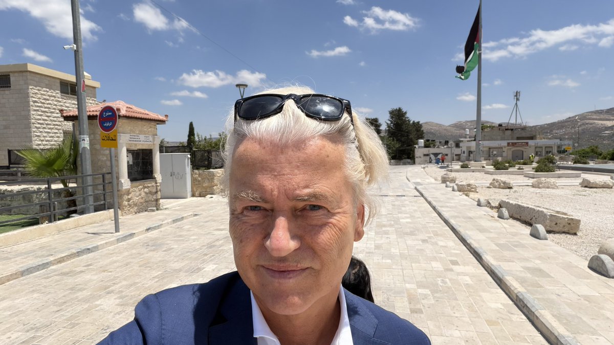 geertwilderspvv's tweet photo. When I visited #Sebastia I asked my friend Yossi Dagan the Governor of Samaria to let me know when it’s time to tear down this horrible Palestinian flag on Jewish soil (Sebastia was the capital of the ancient Kingdom of Israel), so I can attend and maybe help with that ceremony! https://t.co/Fo3zTHihkG