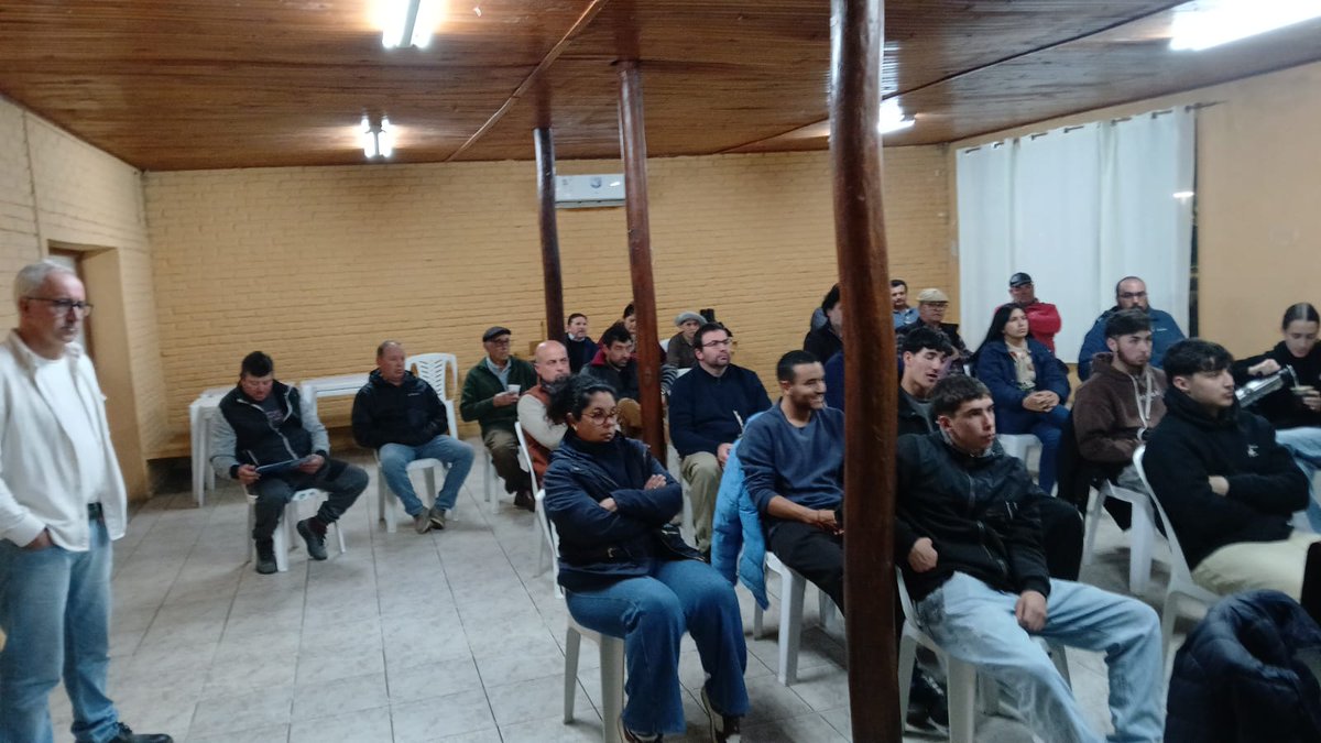 PlanAgro's tweet photo. El pasado #martes🗓️28/7 en📍Río Branco, Cerro Largo
✔️Buenas prácticas de administración y manejo de garrapaticidas
🗣️Dra. Betina Cóppola
📌Sociedad Rural de Río Branco
#SRRB Ing. Santiago Barreto #PlanAgro https://t.co/MYKvCaxrsQ