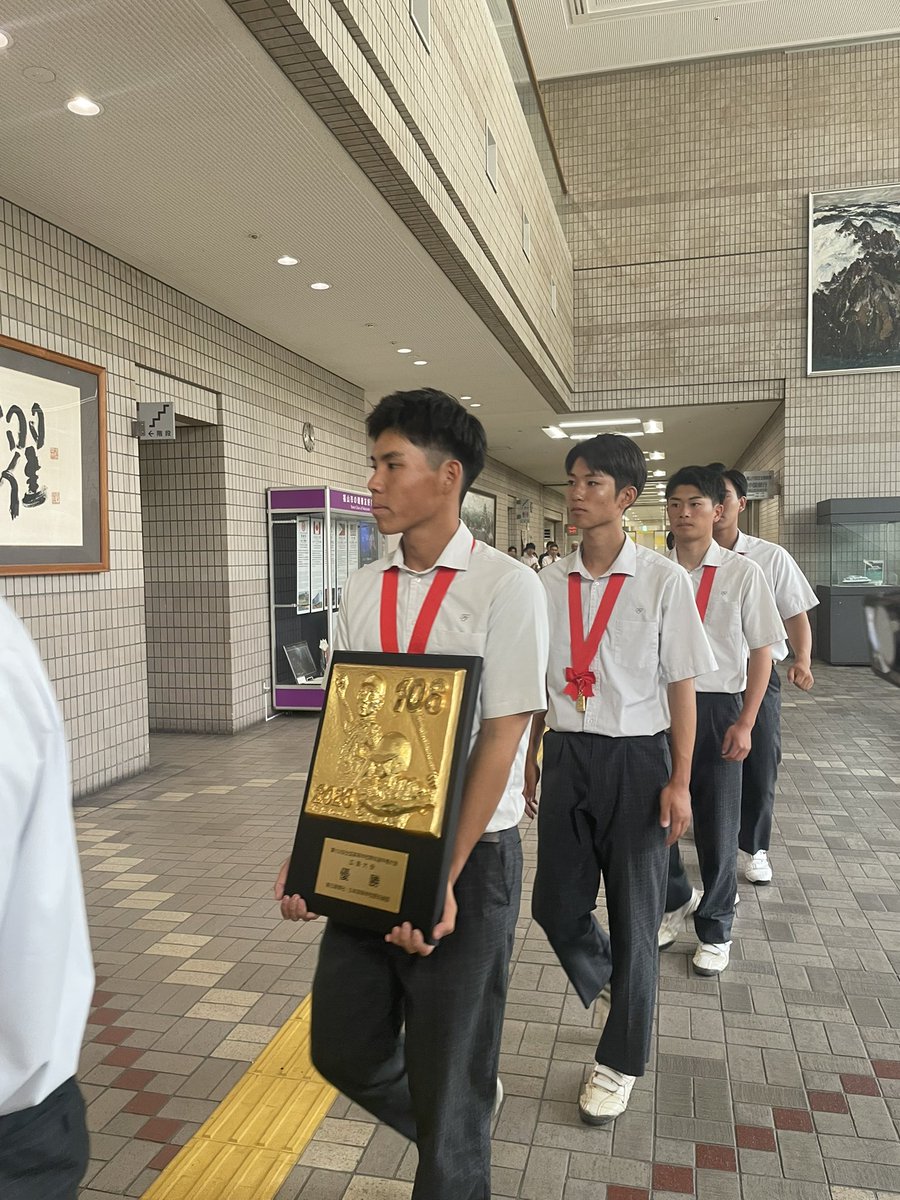 Kunhiroppu's tweet photo. 福山市立福山高等学校野球部の甲子園初出場に伴う激励会が福山市役所市民ホールで開催されました。
市議会を代表して挨拶をさせていただきました。

#福山市議会議員
#副議長
#宮本ひろき https://t.co/piE6Y5SpNE