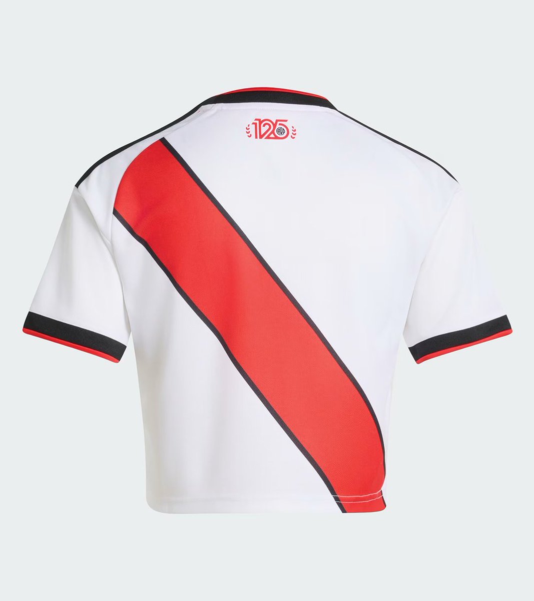 marcadegol's tweet photo. ⚪️🔴 Por primera vez, River Plate pone a la venta un versión corta (top) de su camiseta.

Ya está a la venta en la tienda de adidas a un precio de $129.999. https://t.co/tGDFM2D5hq