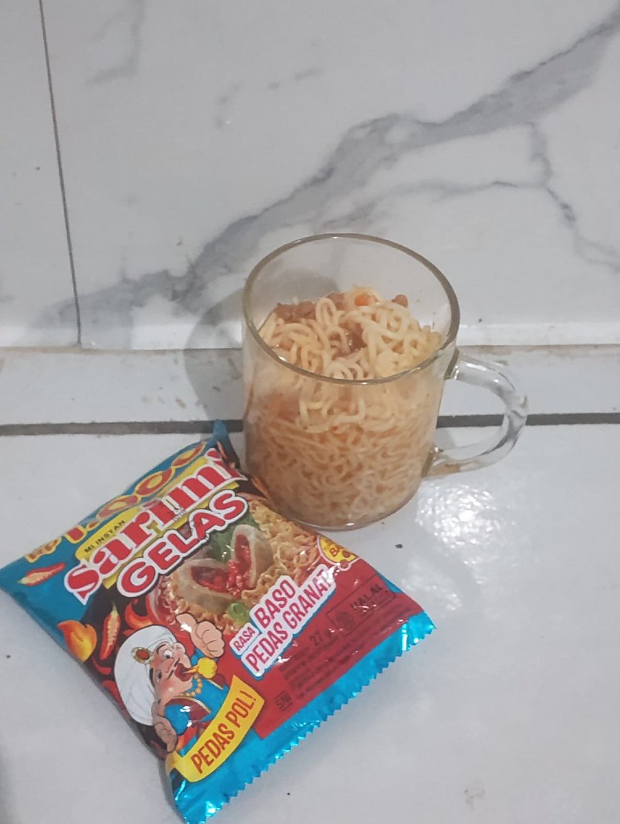 dfuuna's tweet photo. kemarin pertama kali cobain sarimi gelas baso granat, ternyata kuahnya bikin nagih juga ya, cocok buat teman santai sore https://t.co/DZV736Yckq