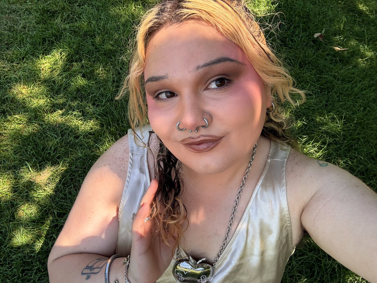 irisdelany's tweet photo. blessed to be transgender in the park :3 https://t.co/RHFLYNaWip
