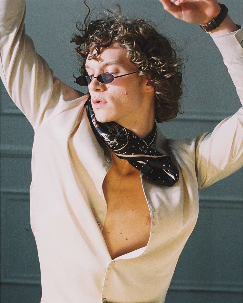 loverrytay's tweet photo. he’s just so fab !! https://t.co/XrZP7Rhxfh