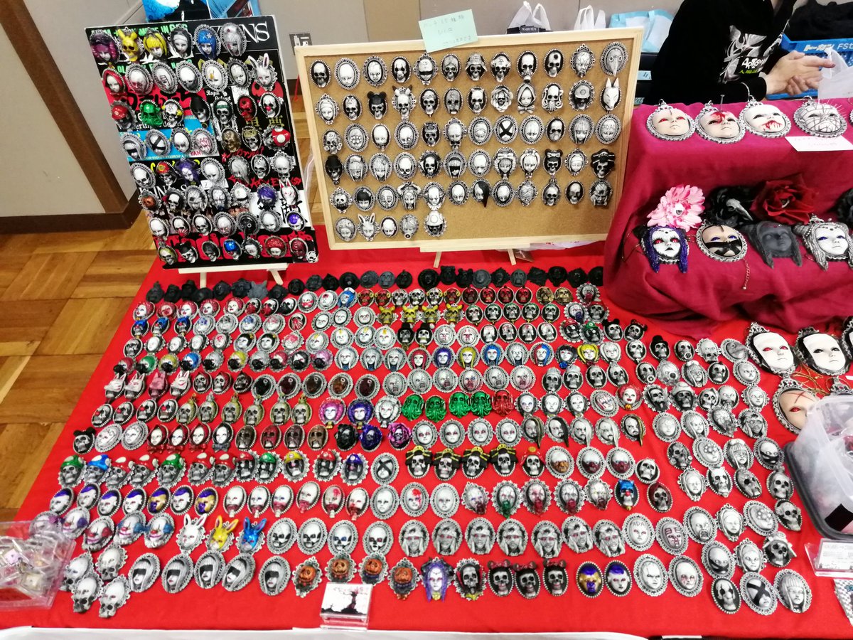 TADACy_com's tweet photo. アンダークラフトマーケット
遂に出店します！！
商品内容はこんな感じでソフビメインではなく過去に作ったアクセリー、オブジェ系がメインです！
閉店セール、在庫処分の勢いでお安く販売するので、12/13はまだ先ですがよろしくお願いします！ https://t.co/hi9xw7iisT