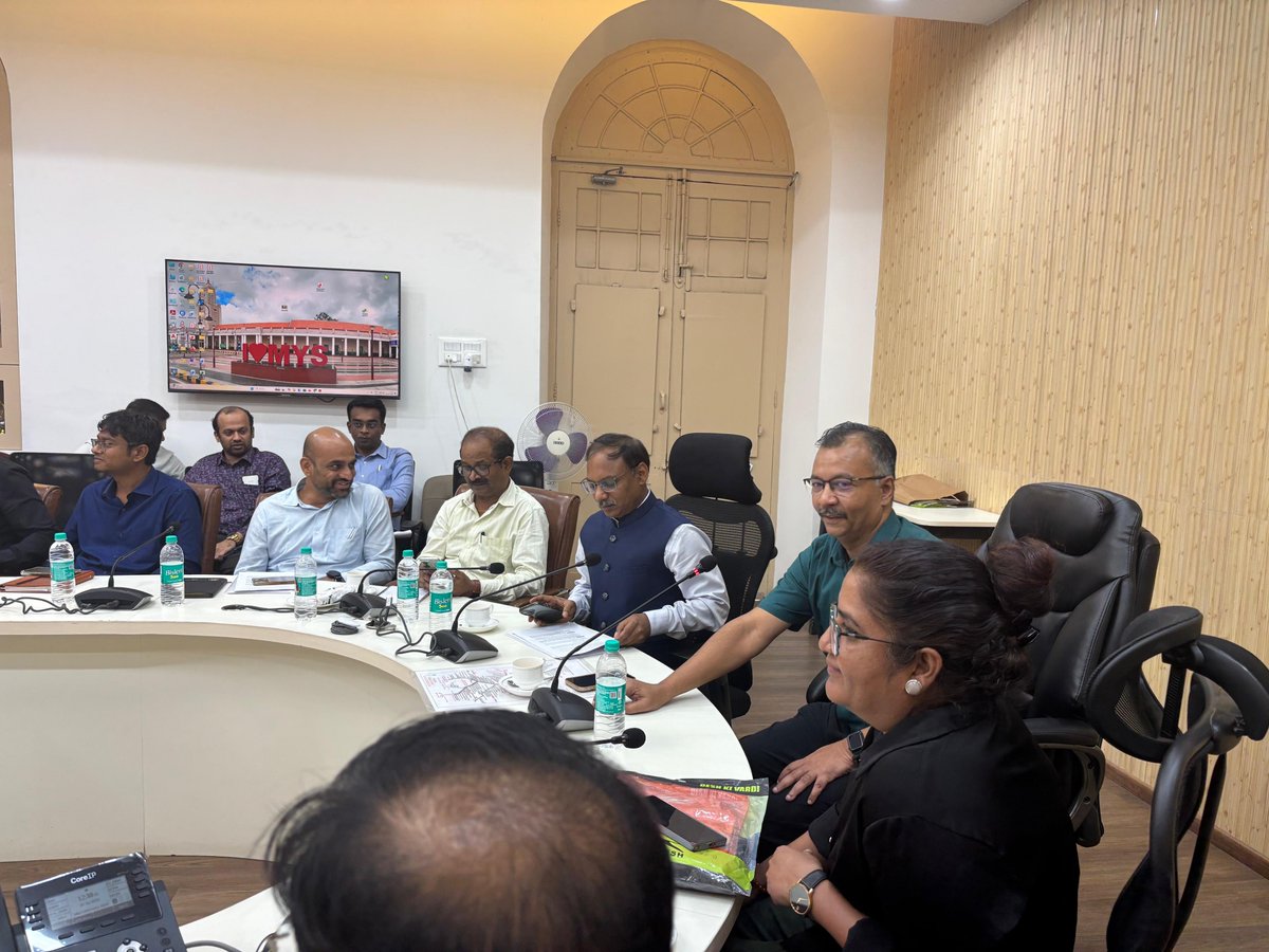 DrmMys's tweet photo. Strengthening Coordination, Enhancing Service.

An Inter-Divisional Co-ordination Meeting of the Mysuru, Hubballi, and Bengaluru Divisions was held at Mysuru to review operational performance, strengthen inter-divisional coordination, and enhance passenger services across South Western Railway.

The meeting was attended by the Divisional Railway Managers (DRMs), Additional Divisional Railway Managers (ADRMs), and Branch Officers (BOs) of the three divisions, reaffirming their collective commitment to operational excellence, safety, and seamless passenger service.
@RailMinIndia
@SWRRLY
#IndianRailways
#MysDivision