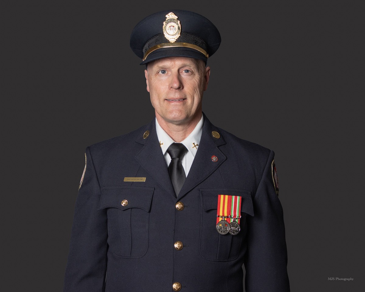 oakvillepffa's tweet photo. 🚒 Today we celebrate Captain Jason Raymond #204 as he finishes his final shift with the @oakvillefire. Since joining in 1996, he has proudly served our community with dedication and leadership. Congratulations on your well-earned retirement! 🎉 #IAFF1582 @IAFFofficial https://t.co/QXnujWHC1P