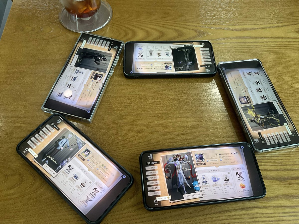 BunnyMint_IDV's tweet photo. 안토니오 오시분들과 정모!(+스파이도 있다..) 배도 실컷 타고 스페이스 워크 하기 전에 카페에서 인사하고(인겜으로 인사하기? 참고로 전 본계도 있지만 안토니오 오시들과의 정모이기에 안토니오 돌리는 계정으로 했어요!) https://t.co/E7CBjxvkon