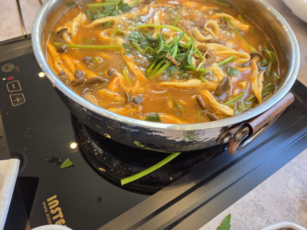 BunnyMint_IDV's tweet photo. 안토니오 오시분들과 정모!(+스파이도 있다..) 배도 실컷 타고 스페이스 워크 하기 전에 카페에서 인사하고(인겜으로 인사하기? 참고로 전 본계도 있지만 안토니오 오시들과의 정모이기에 안토니오 돌리는 계정으로 했어요!) https://t.co/E7CBjxvkon