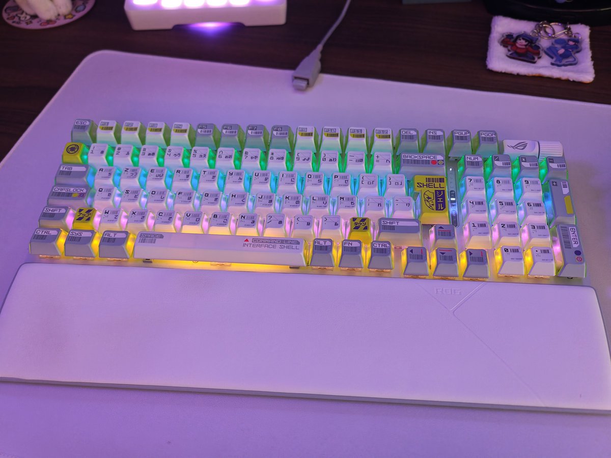 KaosSensei's tweet photo. I would like to thank @KeyTok_studio and @HexController for this awesome giveaway ! ⸜(｡˃ ᵕ ˂ )⸝♡
I really like the keycaps &amp; the controller :>
Have a nice day 🌅 https://t.co/tguqtAwCpC