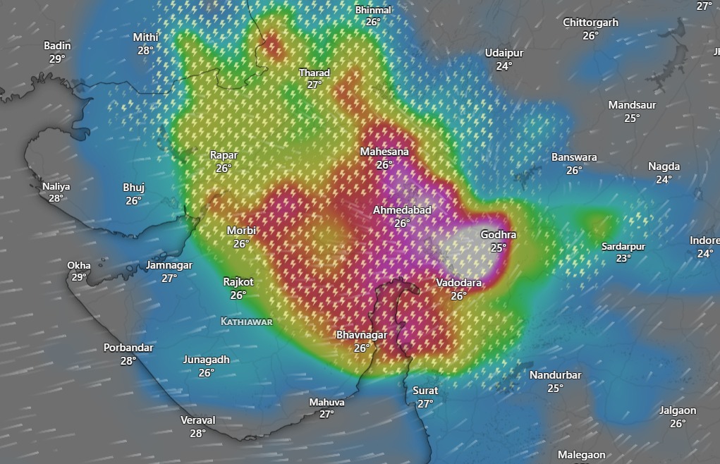 him_brainteaser's tweet photo. Heavy rain forecast for Ahmedabad and other parts of Gujarat for 31 July - 2 Aug. #Ahmedabad #Gujarat #raindaywithd7xtlefirstone 

Courtesy @Windycom https://t.co/eGKQqKlFyM