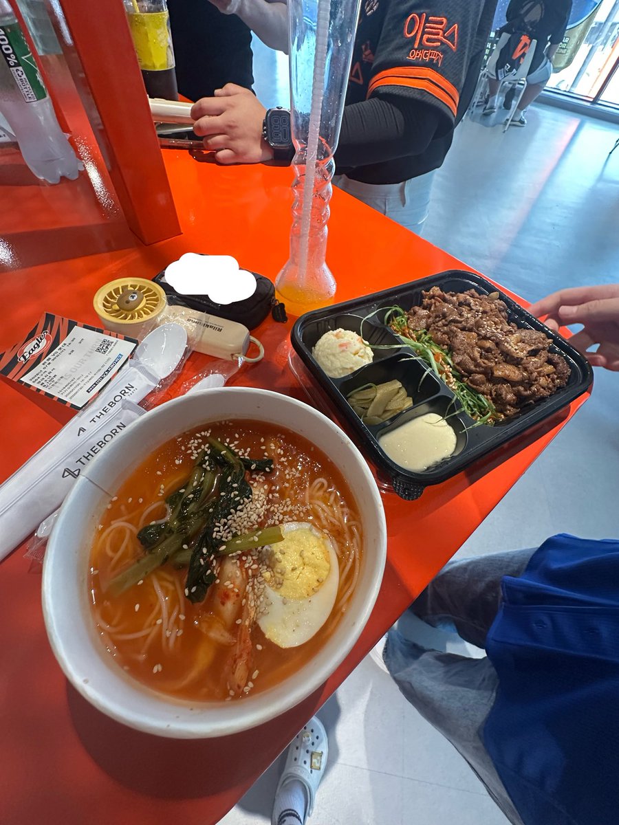 _kukkill's tweet photo. 생애첫끝내기 직관을햇어요 ,, 🫰🏻 https://t.co/kqzsdOoNnI