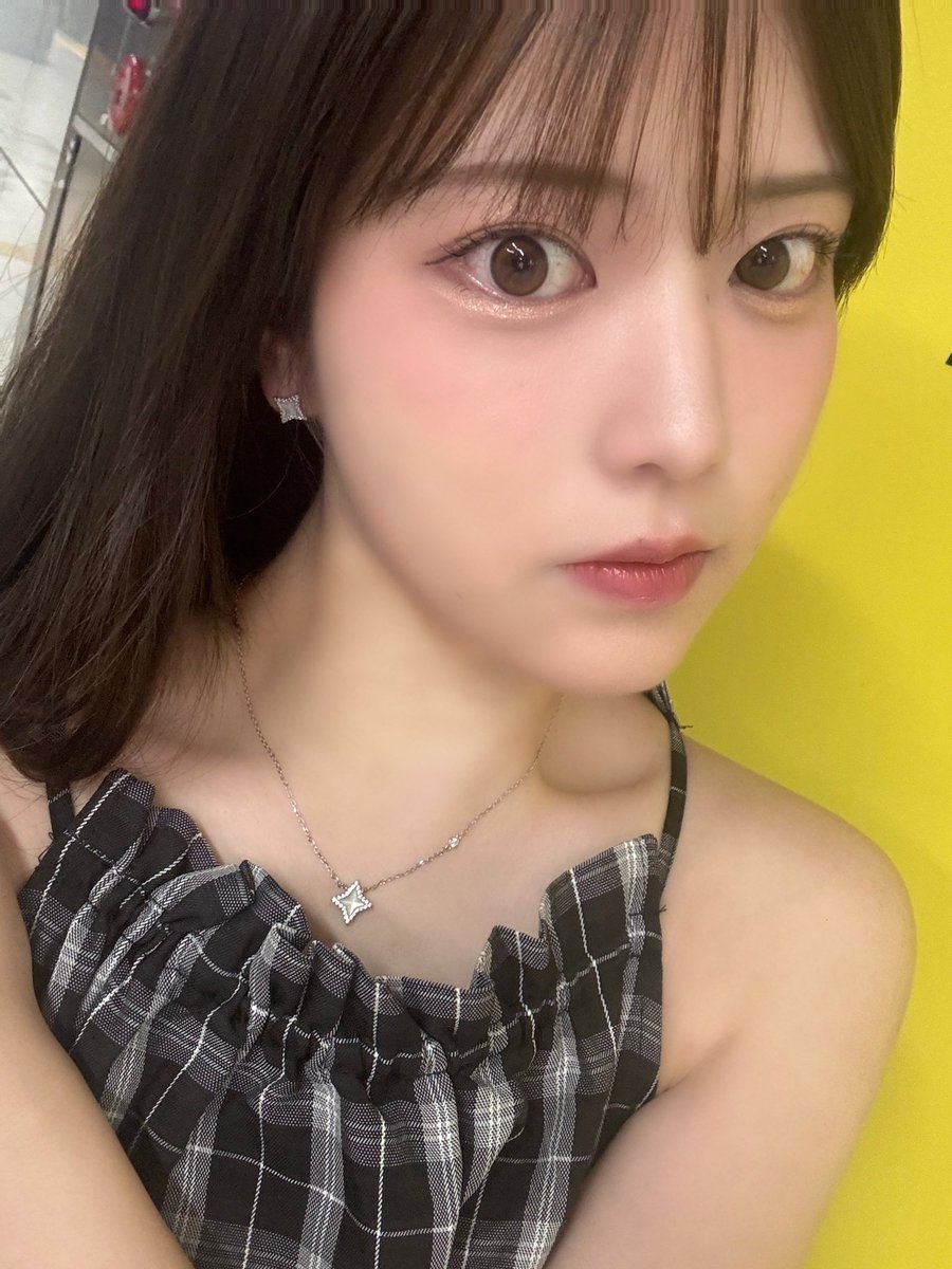 mcd2024_na05's tweet photo. 最近暑すぎる〜😳☀️
体調には気をつけてください🚰!
最近のカラコンは@Pop_lens のGlowy Tear Mini BrownとDouble Tint Brown🤎
水光デザインで盛れるのに裸眼風なのがいい🫶🏻
#OLENS #POPLENS #オーレンズ #カラコン #水光カラコン https://t.co/Y2IATtRkU7