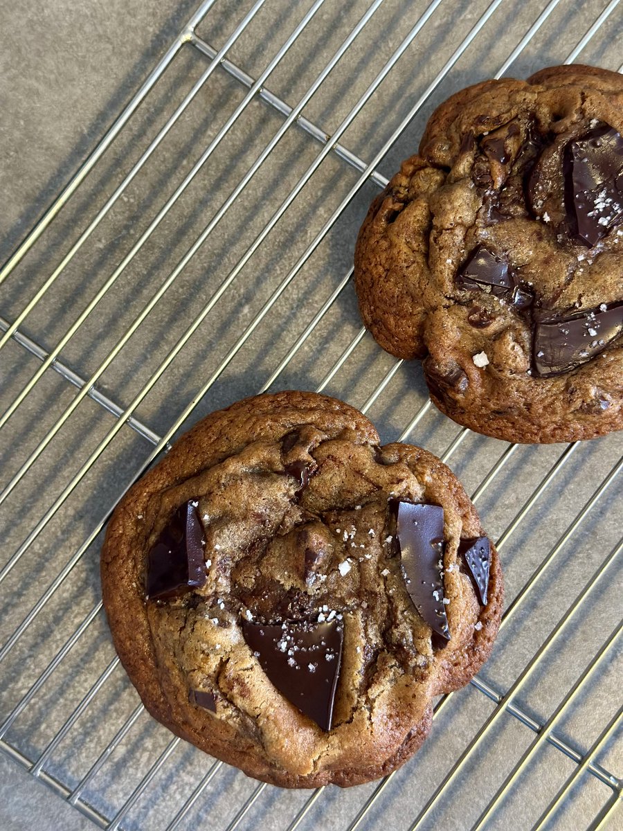 vayayy's tweet photo. hands down les meilleurs cookies du monde https://t.co/6Nv0de7Kns