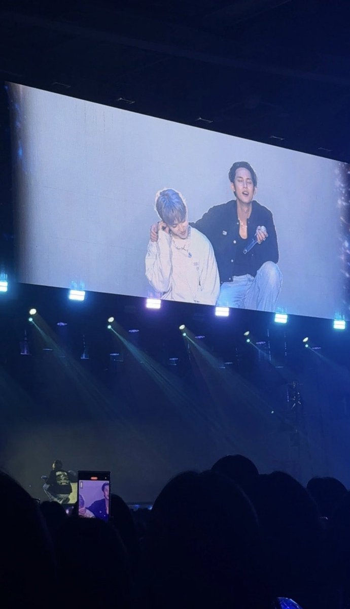 y_x10_'s tweet photo. 씨엑스엠 3일갔지만 진짜 부산막콘이 제일그리움 https://t.co/b1eQ1Qo1bX