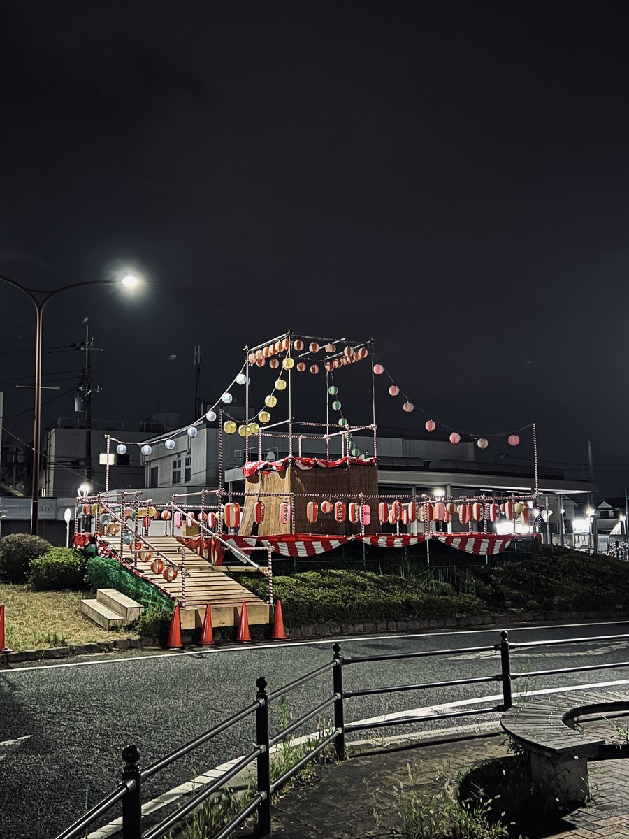 minoru_yanagawa's tweet photo. 江戸川台駅前のやぐらが完成してます。

#納涼祭 #江戸川台駅 https://t.co/76mYsY5z2M