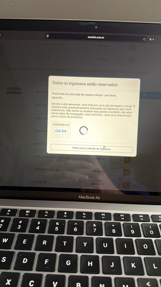 gabeleirbag's tweet photo. o foda é literal 10h você abrir o site sem filas, vim essa mensagem patética, você aguardar o tempo e não consegui comprar

@EventimBrasil te desejo todo o mal do mundo https://t.co/c5ty3Py9gq