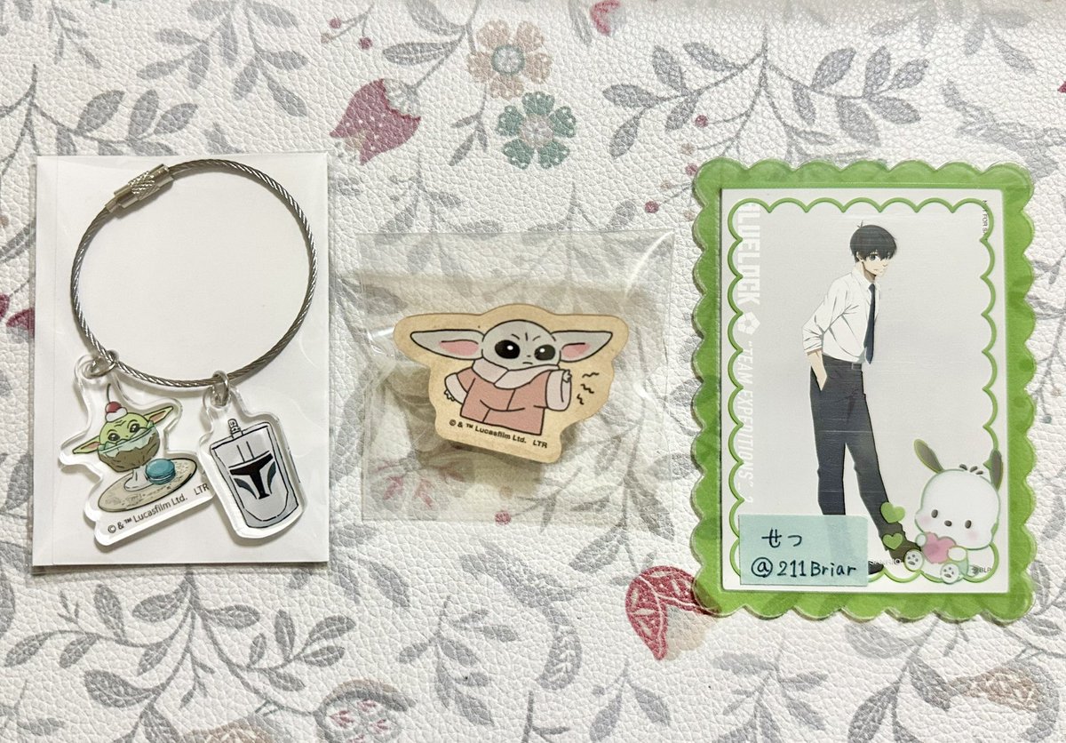 211Briar's tweet photo. 【交換】スターウォーズカフェ　マンダロリアン　グローグー　アクリルキーホルダー　ウッドバッジ

譲）画像1枚目

求）画像2枚目

郵送対応になります。
お気軽にお声掛けください。 https://t.co/PrfQW1OJsM