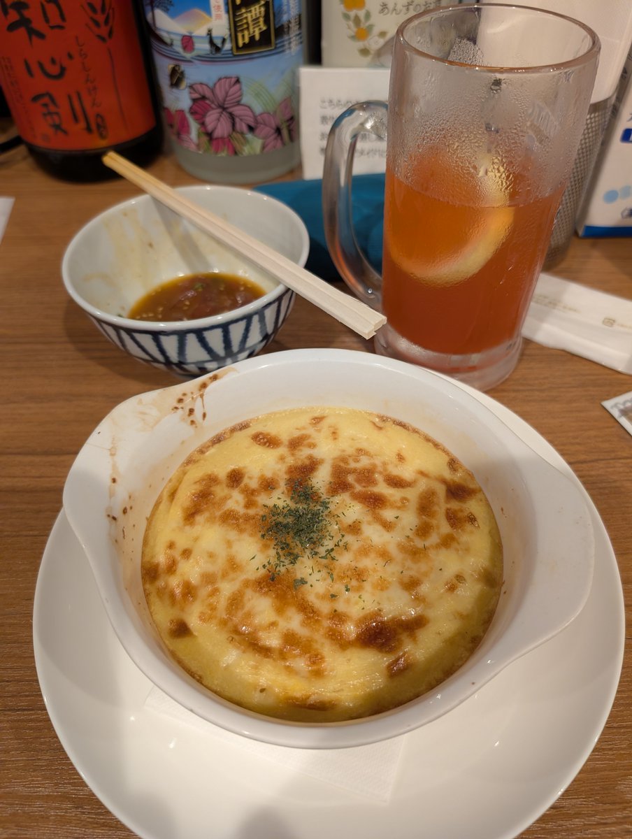 drf924's tweet photo. 秋葉原ハニハニでれあさんのバースデー☺️こうもり🦇の居る洋館に住む女の子モチーフのバースデー衣装だって。言われてみればそんな感じ。金髪に似合っていて良き✨
れあさんお誕生日おめでとうございます🎉🎂
#秋葉原
#メイドカフェ
#ハニーハニー
#honeyhoney
#バースデーイベント
#BDEV https://t.co/SNmXjYfwzY