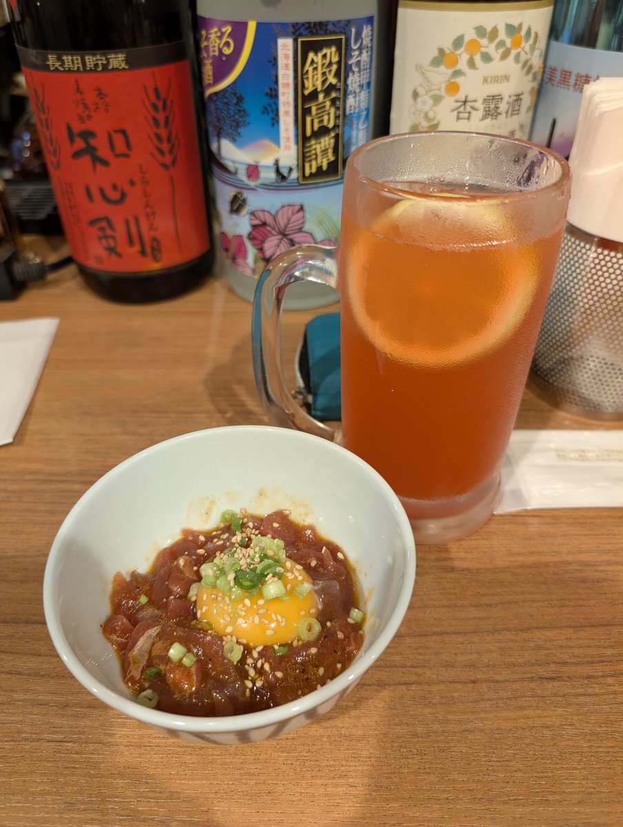 drf924's tweet photo. 秋葉原ハニハニでれあさんのバースデー☺️こうもり🦇の居る洋館に住む女の子モチーフのバースデー衣装だって。言われてみればそんな感じ。金髪に似合っていて良き✨
れあさんお誕生日おめでとうございます🎉🎂
#秋葉原
#メイドカフェ
#ハニーハニー
#honeyhoney
#バースデーイベント
#BDEV https://t.co/SNmXjYfwzY