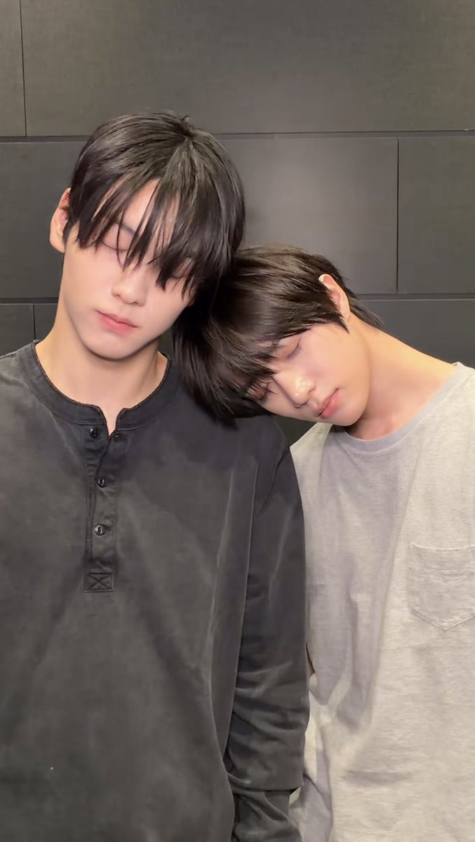 _cookkey's tweet photo. 어떡해 단짝즈 너무 귀엽다 ㅠㅠㅠㅜㅜㅜ https://t.co/Sm7V8BSHUd