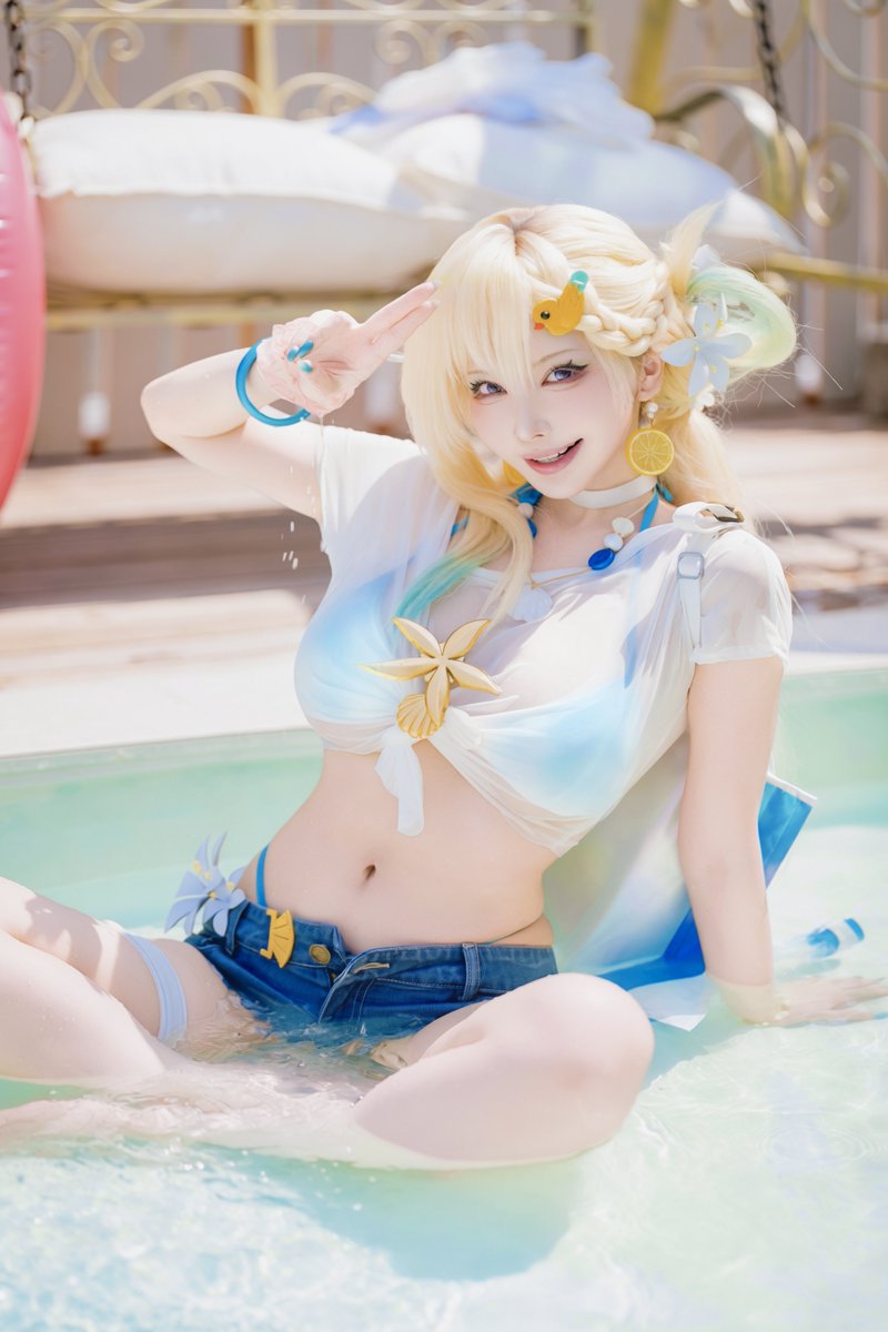 Sithle011's tweet photo. どう？夏、いい感じ？🌈✨

#鳴潮サマータイム 
#めいちょう水着祭 #リンネー https://t.co/7f92I0smY6