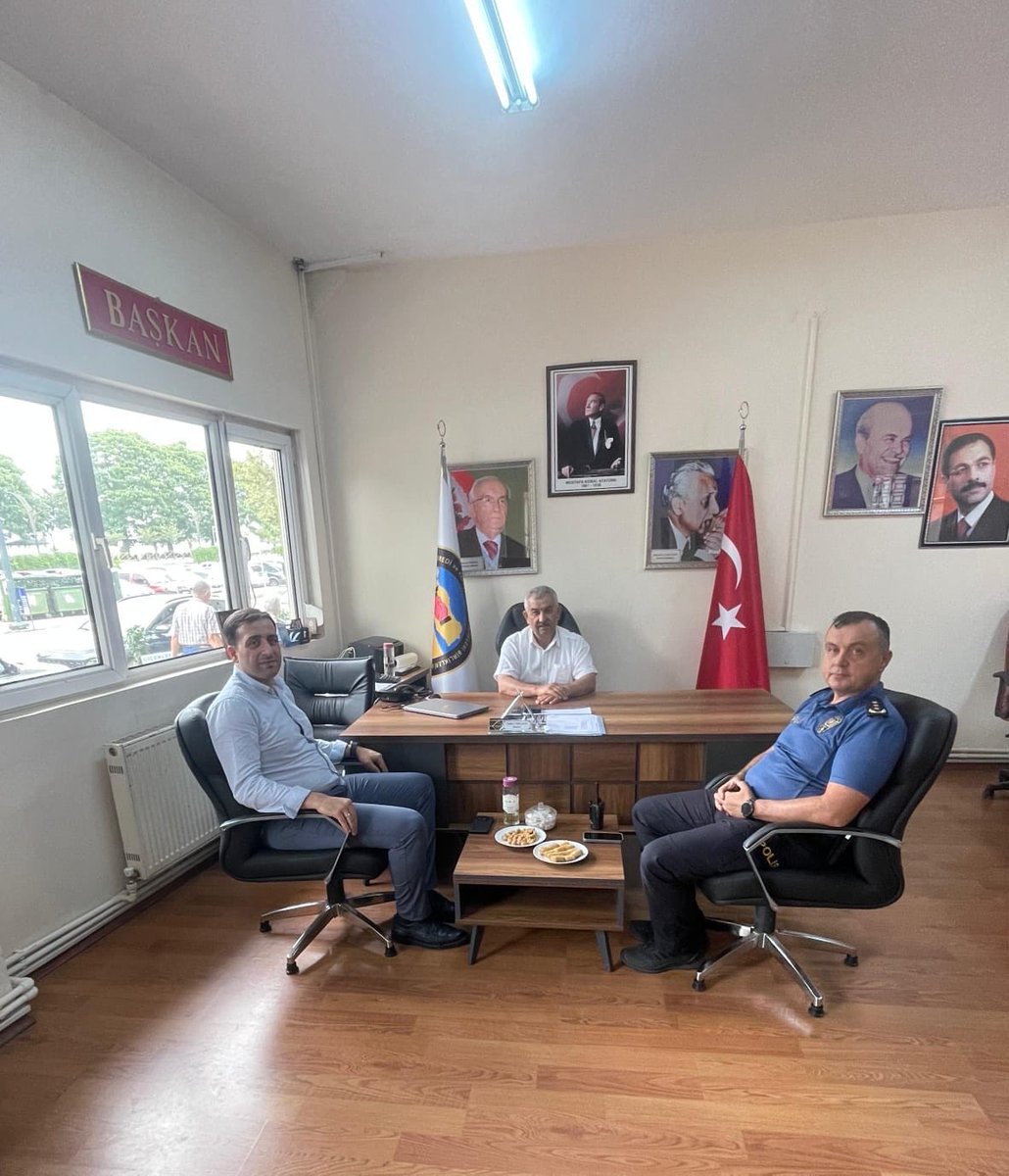 TCBulancak's tweet photo. Kaymakamımız Sayın Ömer Faruk TUNCER, Şoförler ve Otomobilciler Esnaf Odası Başkanı Sayın Muammer YETKİN ile Esnaf ve Sanatkârlar Kredi ve Kefalet Kooperatifi Başkanı Sayın Fatih ÇAĞLAYAN’a iade-i ziyarette bulundu. https://t.co/CpglhODNLd